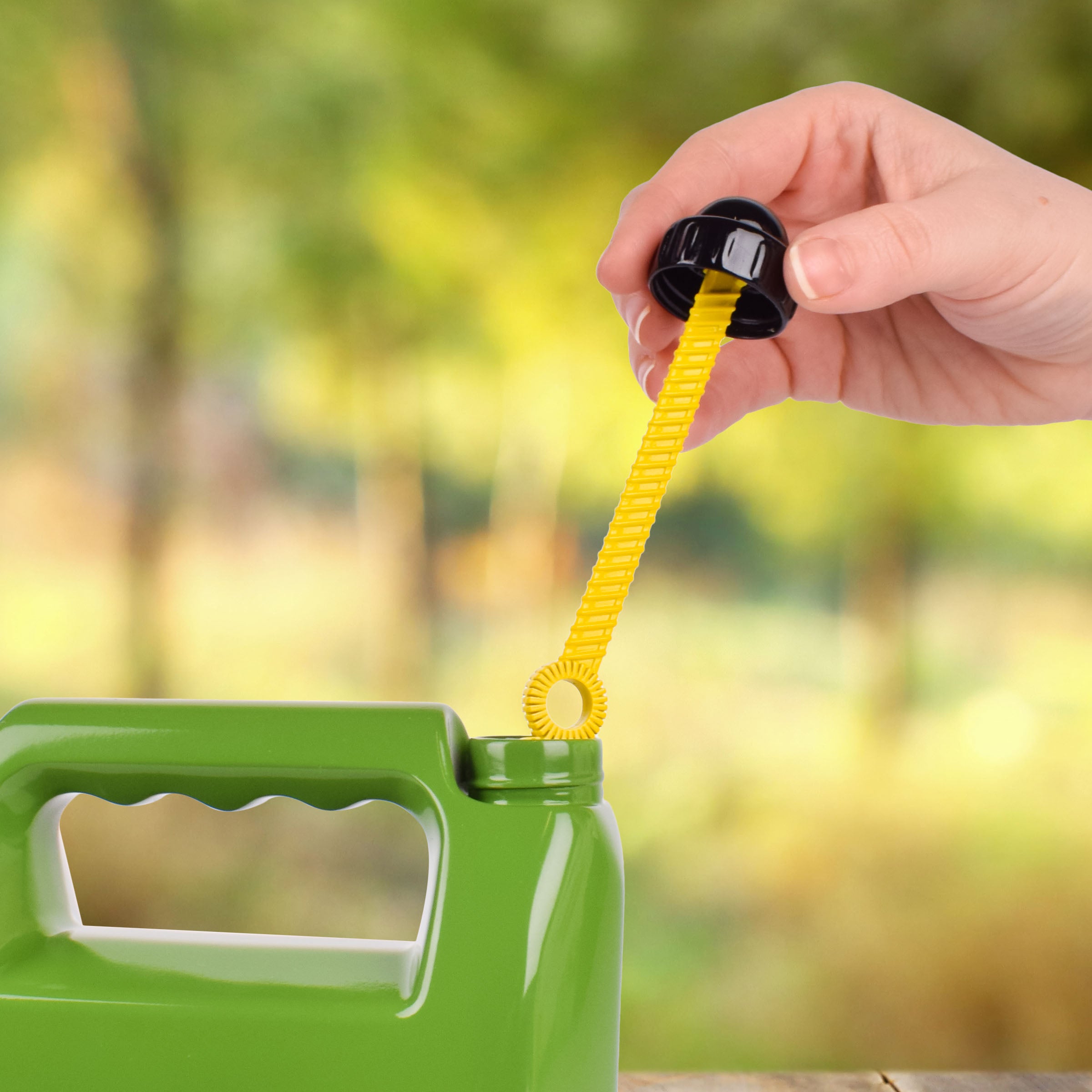 Tomy John Deere Bubble Leaf Blower & Refill Can