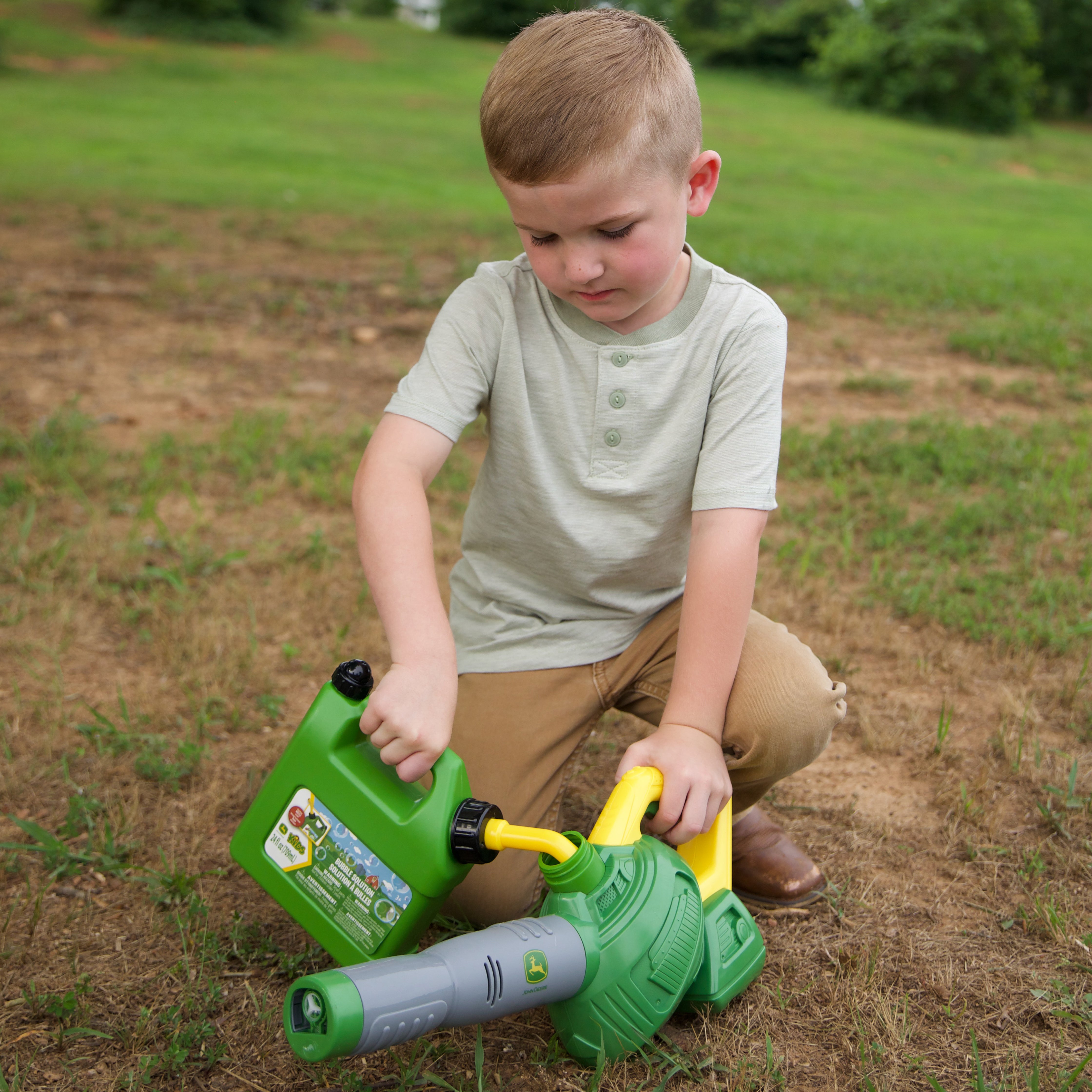 Tomy John Deere Bubble Leaf Blower & Refill Can