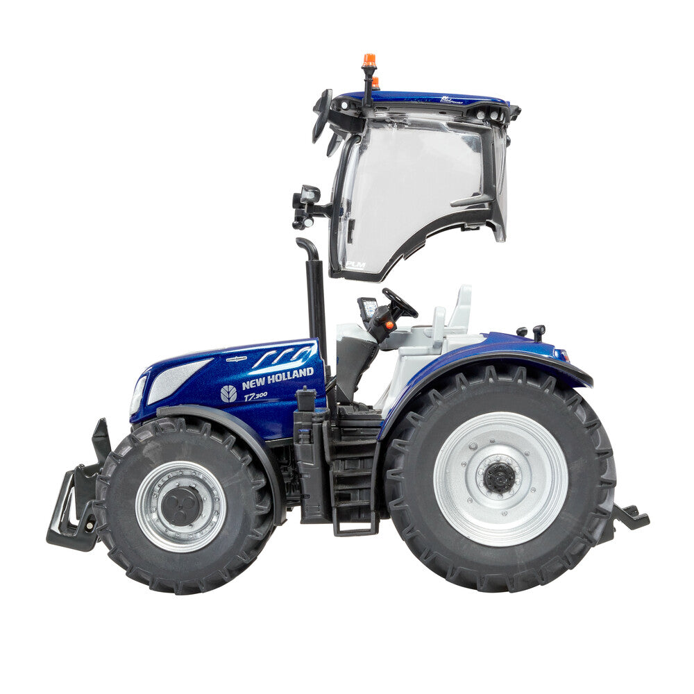 Britains 1:32 New Holland T7.300 Tractor