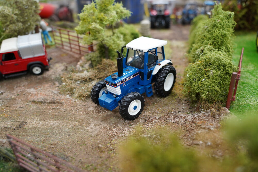 Britains Ford 8210 Tractor 1:32 Scale