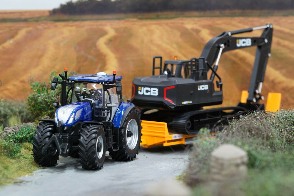Britains 1:32 New Holland T7.300 Tractor