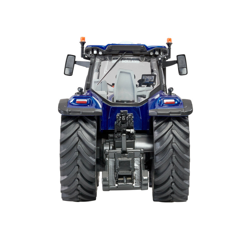 Britains 1:32 New Holland T7.300 Tractor