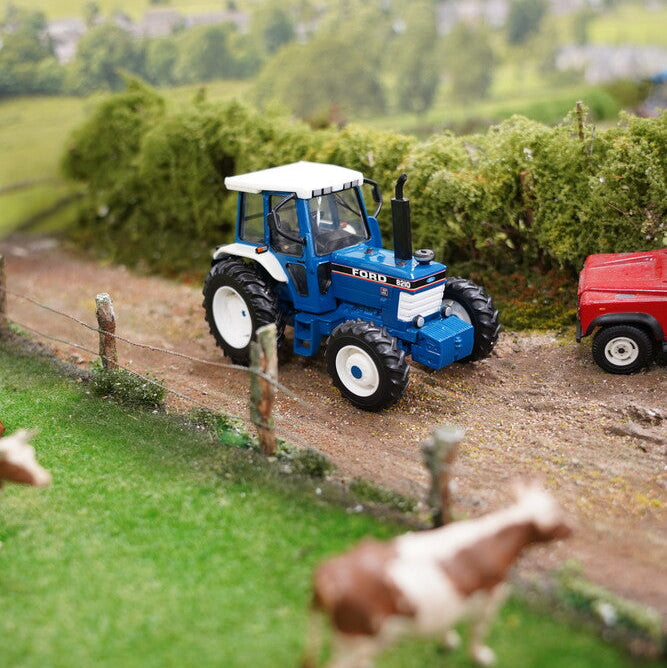 Britains Ford 8210 Tractor 1:32 Scale