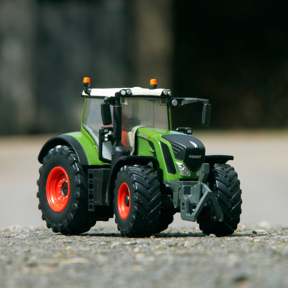 Britains 1:32 Fendt 828 Tractor