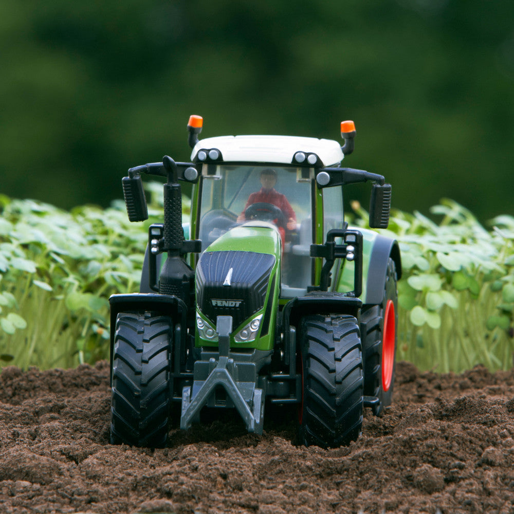 Britains 1:32 Fendt 828 Tractor