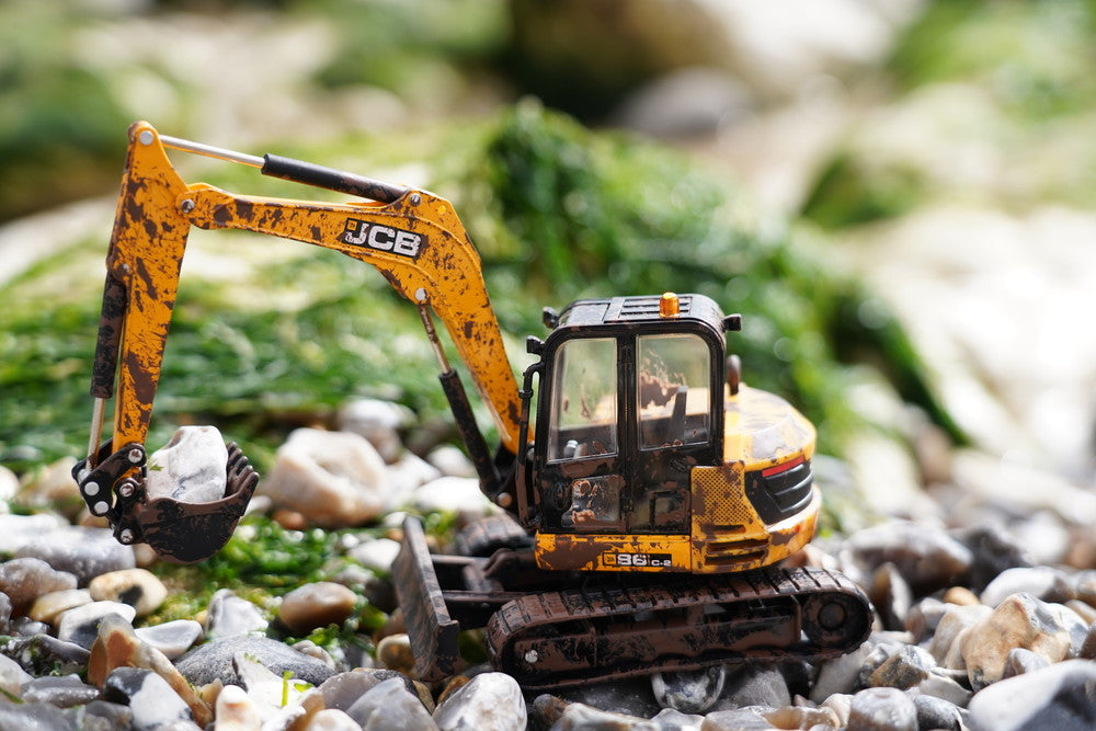 Britains 1:32 Muddy Jcb Midi Excavator