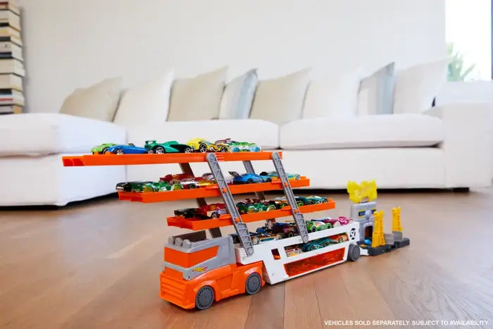 Mattel Hot Wheels  Mega Hauler Truck