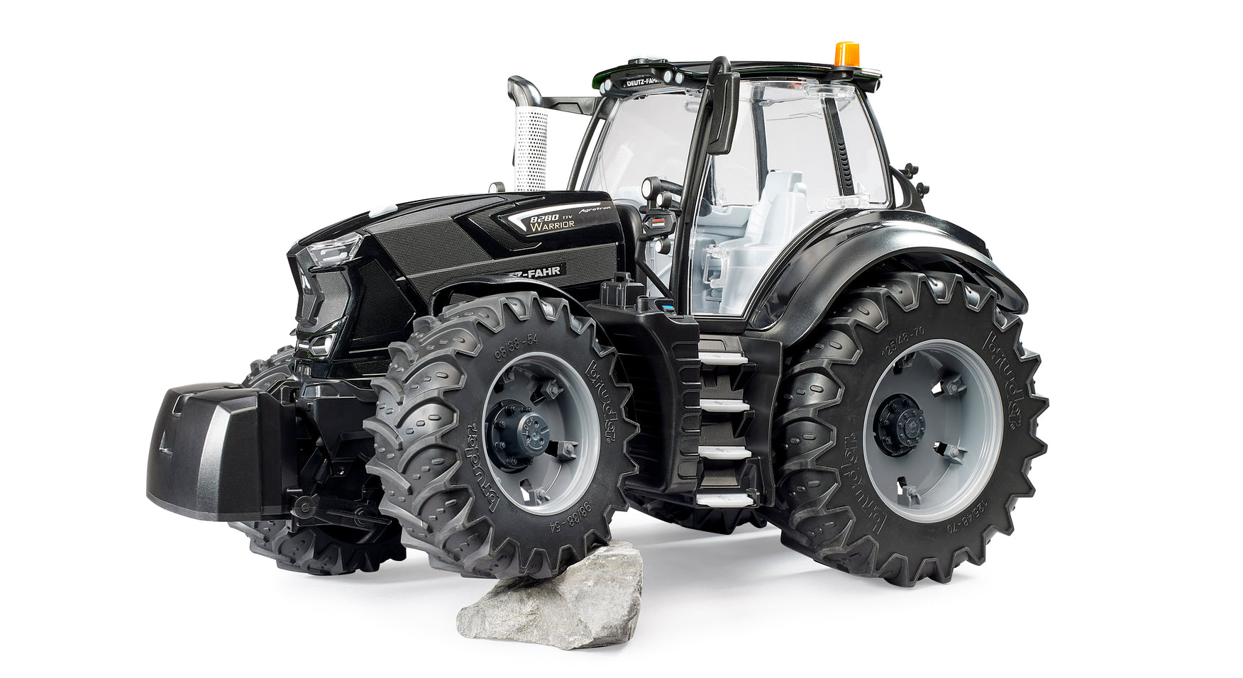 Bruder 1:16 Deutz-Fahr 8280 Ttv Warrior Tractor